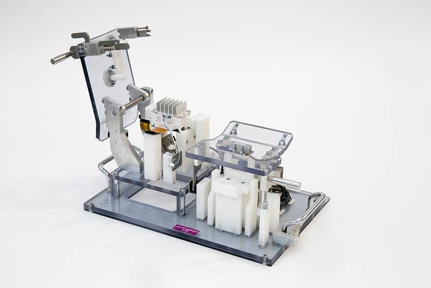 JIGS DE MONTAJE — Jigs para montaje de componentes de automoción.