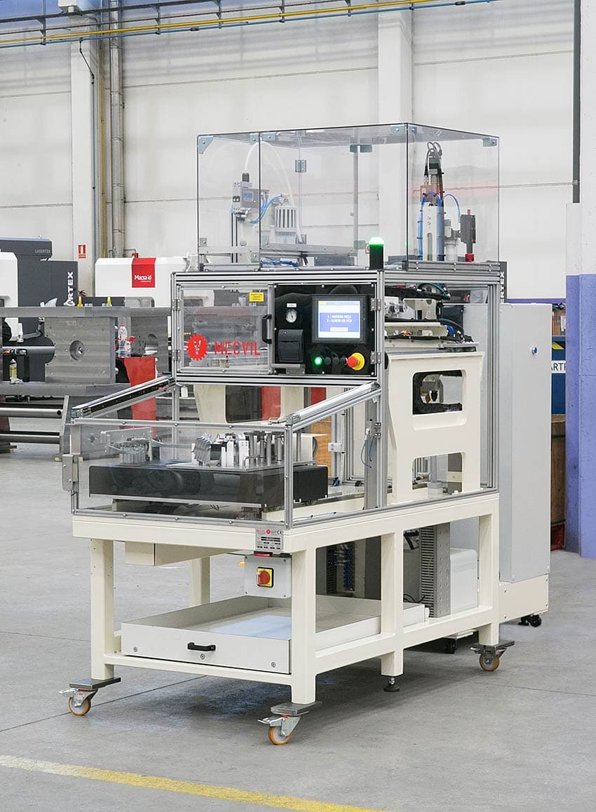 MÁQUINAS ROSCADORAS AUTOMÁTICAS — Máquinas roscadoras automáticas para el sector de automoción.