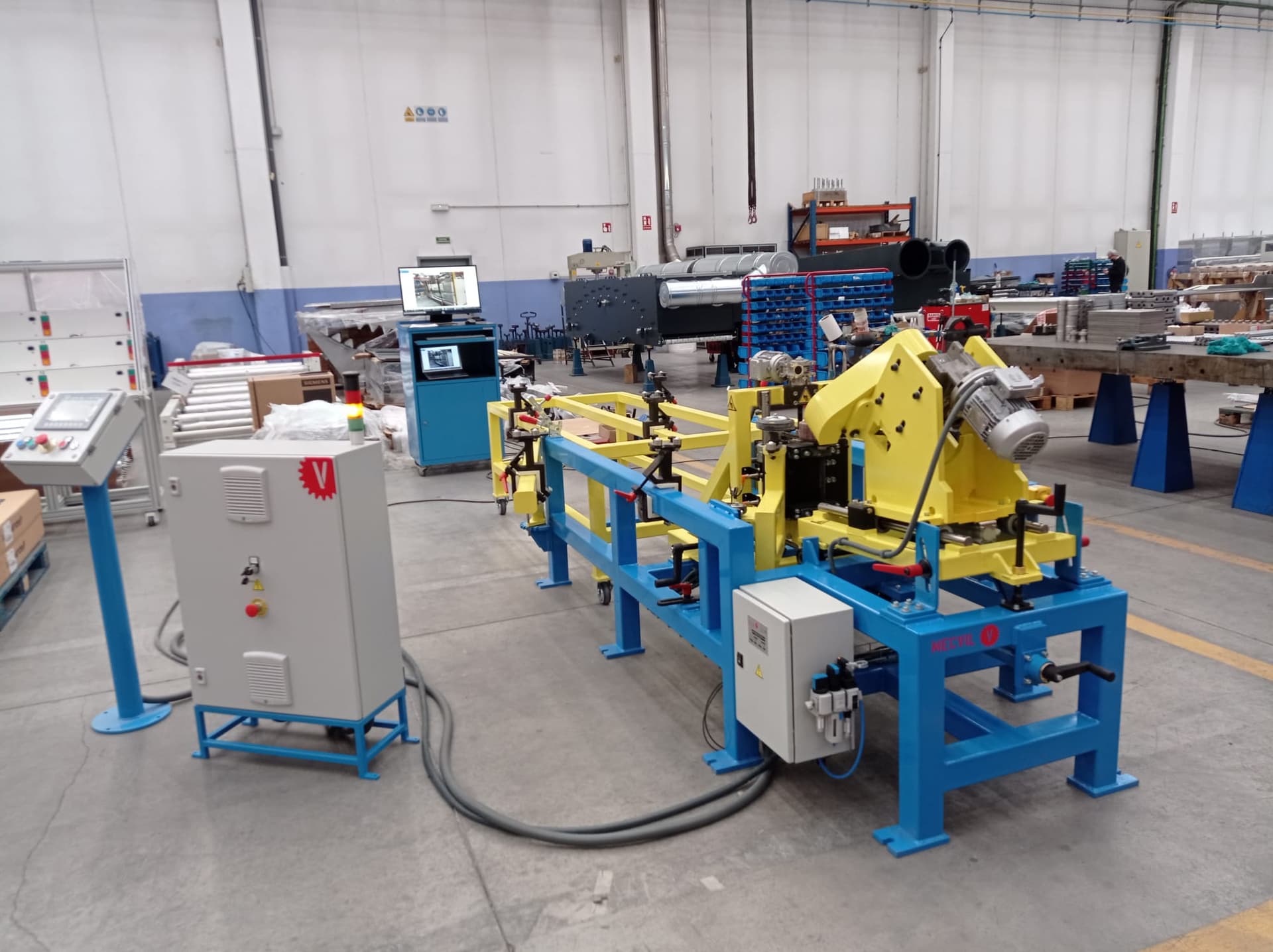 EQUIPO CORTE Y PULIDO DEPÓSITOS — Equipo para cortar y pulir depósitos de hasta Ø3500.